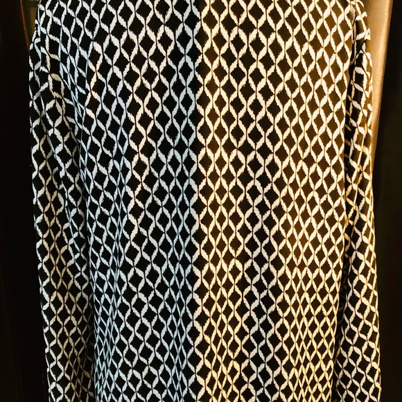 Black and white patterned blouse - Picture 4 of 6
